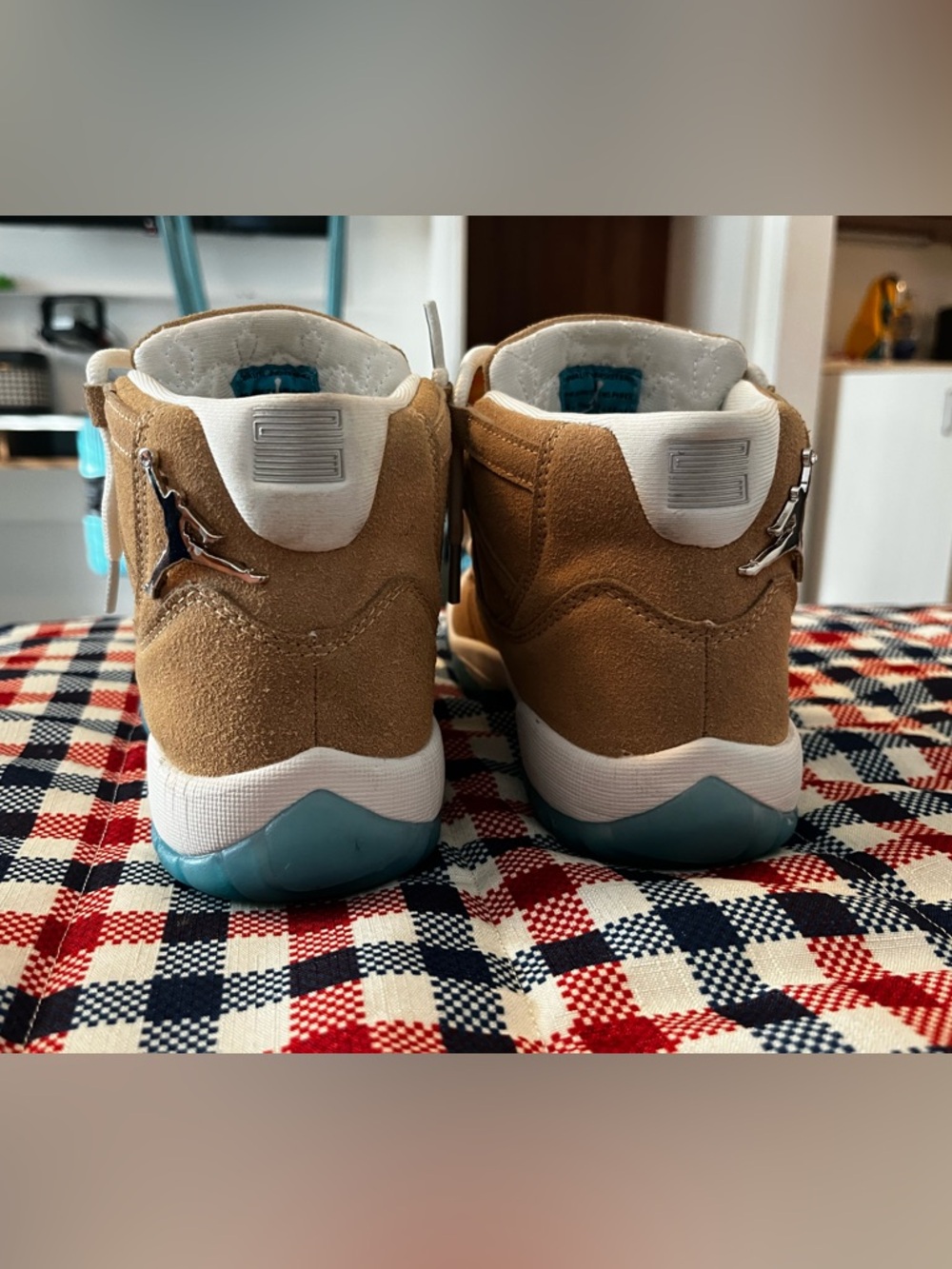 Air Jordan 11 Retro 'H-Town'  size 7 - Picture 7 of 13